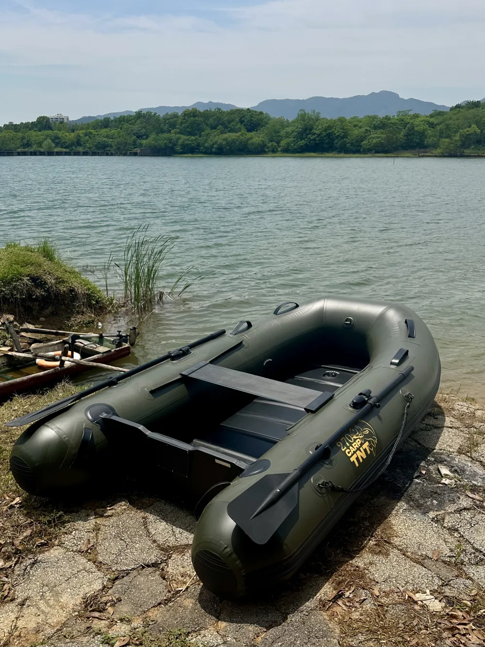 Inflatable carp fishing boat